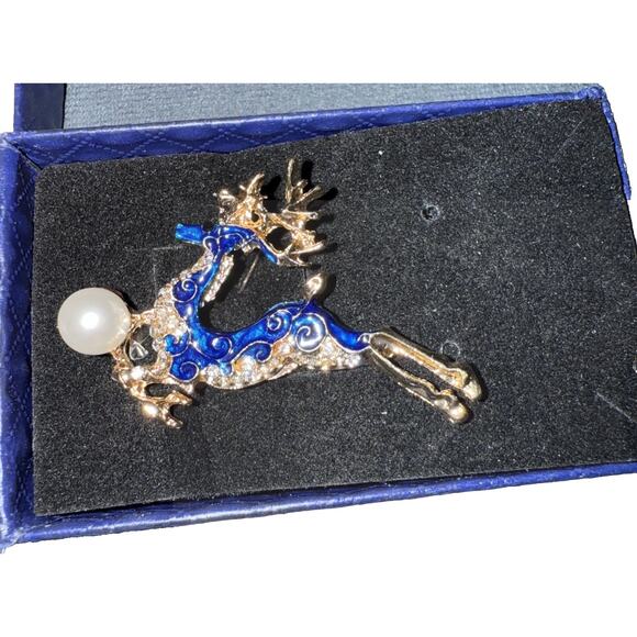 NWT Cute Blue And Goldtone Reindeer Pin Brooch With Faux Pearl Accent - Picture 1 of 3